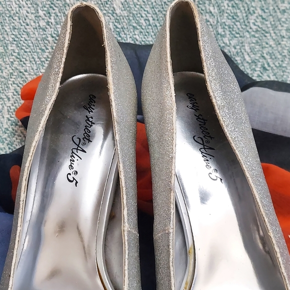 Silver Glitter Pumps - Picture 7 of 9